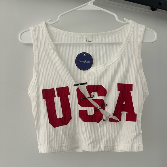 Tops - NWT Women's White USA Crop Top